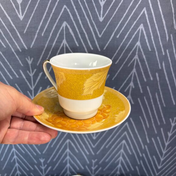 Vintage 1960s China Tea Cup Set with Saucers in Original Box Gold Grape Leaf - Picture 5 of 14